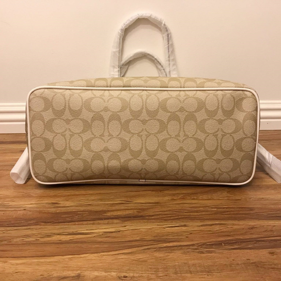 ❌❌❌❌SOLD❌❌❌❌🥥Coach Signature Shoulder Bag🥥 - Picture 5 of 8